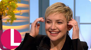 Kate hudson, who shaved her head for a movie role, looked stunning in stella mccartney during a film fest appearance — see what she said kate hudson j. Kate Hudson Tells The Story Of Her Head Shave From Sia