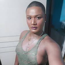 The Kardashian-Jenner Sisters have a meeting with their momager Kris. Kim  and Khloé's are