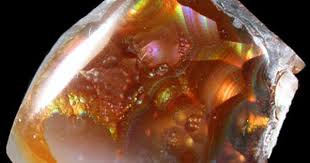 Fire Agate The Mineral And Gemstone Kingdom Minerals And Gemstones Rocks And Minerals Rocks And Gems