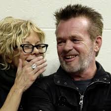 Meg Ryan announces engagement to John Mellencamp