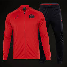 7,99 € versand nike sportswear trainingsanzug herren schwarz (bv3034 010) größe: Jordan Paris Saint Germain 2018 19 Dry Squad Trainingsanzug K Cl University Rot Schwarz Herren Fanbekleidung Trainingsanzuge Pro Direct Soccer