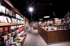 Noen butikker og virksomheter har åpningstider som avviker fra senterets ordinære. Butikker Dropsen