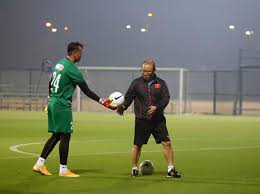 Tan truong bui, 35, from vietnam hanoi fc, since 2019 goalkeeper market value: M2xynn5f2dboim