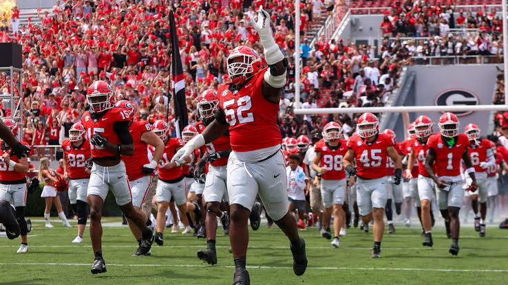 Elite DL recruit commits to Georgia football