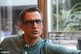 14 Photos & High Res Pictures