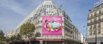If you're new here, you may be interested in downloading the guide 20 amazing offbeat places in paris. Galeries Lafayette Paris Haussmann