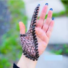 The art crossed the mountains and became popular. Mehndi Design 2021 New Style Simple Anmol Ideas