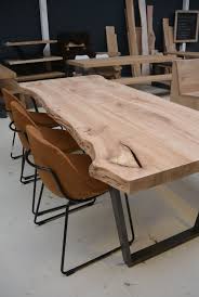 Rustieke Boomstamtafel Van Iepenhout Mooi In Verhouding Met De Slanke Stalen Poten Elke Maat Is Moge Dining Table Rustic Wood Table Design Dining Room Design