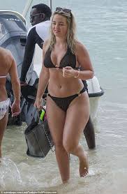 Jordan pickford's girlfriend is megan davison. Jordan Pickford Can T Take His Eyes Off Girlfriend Megan Davison S Bikini Body In Barbados Daily Mail Online