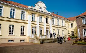 Bleiben sie doch ein bisschen und schauen sie sich um! Hochzeit Auf Schloss Westerholt Herten Hochzeitsfotografie