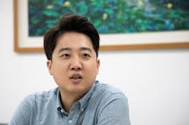 Will Junseok Lee win the leadership of main opposition party in Korea? <  Diplomacy < 기사본문