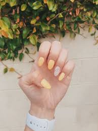 Spring Nails Daisy Pastel Yellow Acrylic Ideas Inspiration Short Acrylic Nails Designs Spring Acrylic Nails Yellow Nails Design Full holagraphic glitter overlay on natural nails.🌸 price :