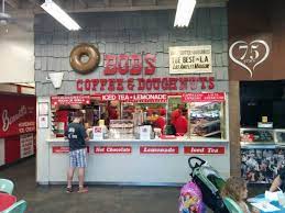 Select the nearest bob's coffee & doughnuts spot on the map and check out the official hours provided by their website. Bob S Coffee Doughnuts Picture Of Bob S Coffee Doughnuts Los Angeles Tripadvisor