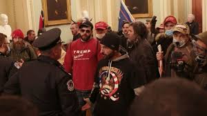 Is qanon conspiracy theory or real? Qanon O Que E E De Onde Veio O Grupo Que Participou Da Invasao Ao Congresso Dos Eua Mundo G1