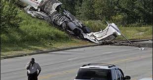 The crash saw the plane's two pilots and two of its four passengers killed instantly, with barker and fellow passenger dj am suffering serious injuries. 4 Dead In S C Plane Crash Cbs News