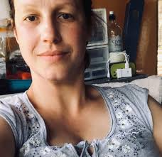 How do you store your water colour tubes? I feel my little tin is not the  answer! I need to spread them out in some sort of storage to see the  colours.