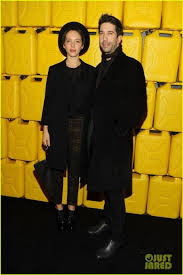 It was announced in march 2010 that she and actor david schwimmer are engaged. Who Is Zoe Buckman Dating Zoe Buckman Boyfriend Husband