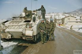 Kalangan muslim bosnia mengenang peringatan 25 tahun aksi pembantaian massal di srebrenica, bosnia, pada sabtu (11/7). Sejarah Perpecahan Yugoslavia Dan Kaitannya Dengan Perang Bosnia 1992 1995 Iluminasi
