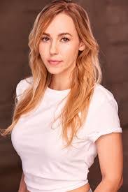 Eve Summers's Instagram, Twitter & Facebook