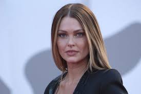 Quand j'ai le dos tourné…" : Caroline Receveur grille son mari Hugo Philip  au lit avec deux hommes