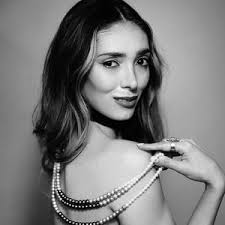 Cheekyandfleeky (@cheekyandfleeky)