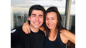 Se trata de linda palma y diego pulecio, quienes aunque estaban comprometidos desde 2018, no habían podido llevar a cabo la boda debido a diferentes situaciones como el estado de salud de la presentadora, la carrera musical. Los Hijos De Los Actores De Pedro El Escamoso Kienyke