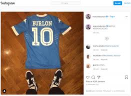 Gli azzurri la indosseranno già domenica sera contro l'inter dopo le indiscrezioni degli ultimi giorni, è arrivata questa mattina l'ufficialità della nuova maglia del napoli firmata e creata dallo stilista marcelo burlon. Il Legame Di Marcelo Burlon Con Napoli Lo Stilista Innamorato Di Maradona E Della Citta Il Riformista