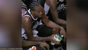One size fit most golden kawhi tho leonard hands logo hat caps, snapback adjustable closure. Clippers Tweet Photo Showing Off Kawhi S Hand Size Fans React With Jokes And Memes Online
