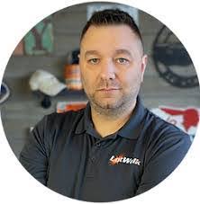 Eric Gidney's Instagram, Twitter & Facebook