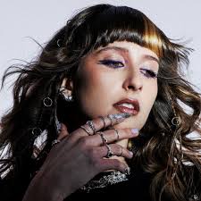 rouge à lèvres is out 🫦🫦🫦🫦 trop heureuse qu'elle soit à vous après  avoir pioncé 5 ans dans mon ordi !!!!!!!! j'compte sur vous pour la saigner  et l'hurler en concert le