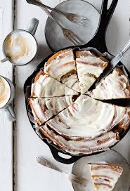 Riesen Zimtschnecke Mit Frischkase Guss Zimtschnecken Zimtschnecken Kuchen Zimtschnecken Rezept