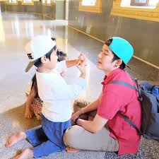 It doesn't matter with whom we fall in love as long as that person is the right one, why not? 120 Ide Tina Suppanad Tomboi Selebritas Potongan Rambut Pendek