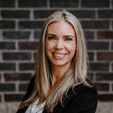 Hilary Petersen's Instagram, Twitter & Facebook