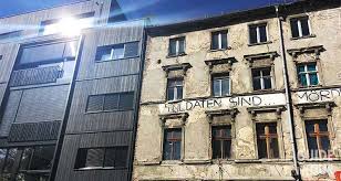 Accedere a berlino ovest era molto semplice, e da lì chiunque avrebbe potuto prendere un aereo per la germania occidentale: Berlino Est Conosci La Storia Della Capitale Della Ddr Guideintour
