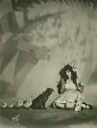 Black And White Best Friends In Movies Silent Film Star Madge Bellamy And Friends Classic Film Stars Silent Film Stars Celebrity Best Friends