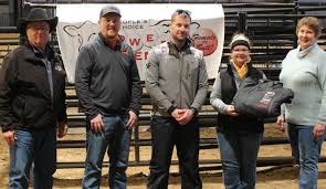 Kim Neidig Throckmorton legði út...