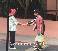 Member exo, baekhyun mengungkapkan rasa terima kasihnya kepada para penggemar dan juga kim heechul super junior. Agrippa On Twitter Interrupts Handshake Between Baekhyun And Heechul Yes Hello Nice To Meet U I M Park Chanyeol