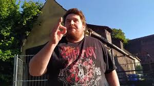 #drachenlord lässt sich in einen sonderbaren modus fahren, wenn man ihn listen aufzählen lässt. Drachenlord Besuch 02 06 2019 Ausraster Wahrend Pizza Lieferung Video Dailymotion