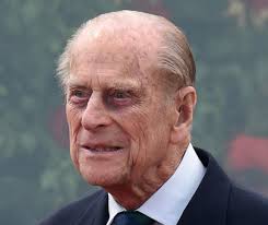 El duque felipe de edimburgo salió del hospital tras un mes de internación. El Duque De Edimburgo Sufre Un Accidente De Trafico Sin Resultar Herido Internacional