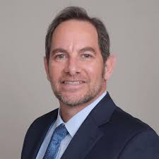 Aldo Schindler, a former deputy city manager in Downey, has been named city  manager of Tustin. A formal announcement is expected later today. Schindler  spent several years in Downey before leaving in