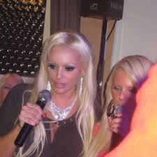 Und auf dem ist das junge kätzchen wohl in den schminktopf gefallen. Ludwigshafen Freudenstadt Verruckte Augenbrauen Spate Selbsterkenntnis Bei Daniela Katzenberger Ludwigshafen