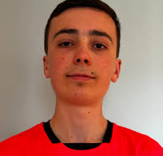 Nora Ekroll Jaidi må irettesette voksne som håndballdommer