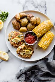 Preheat oven to 400 degrees f. Maryland Crab Cakes Recipe Little Filler Sally S Baking Addiction