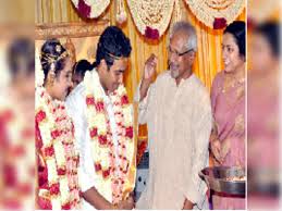 #ok kanmani #mani ratnam #kollywood #dulquer salmaan #nithya menen #actor: Mani Ratnam Blesses Kochadaiyaan Director S Daughter On Wedding Tamil Movie News Times Of India