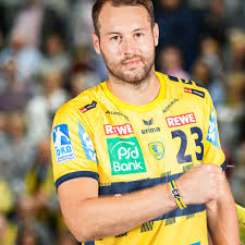 Rossi is widely considered to be one of the greatest motorcycle racers of all time. Valentino Rossi 46 The Doctor Brayce Deutschland Offizielle Webseite Das Trikot Am Handgelenk Deine Nummer Deine Farben Erstelle Dein Spielernummer Armband Online
