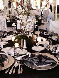 Birthday Black And White Table Setting Pin By Adriana Rodriguez On Black And White Gala New Year S Eve Party Theme New Year S Eve Party Themes New Years Party Themes Elegant Birthday Party
