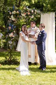 The style depends on what best suits your tastes, and importantly, your personality. Wedding Photography Styles The Difference Between Traditional Photojournalistic