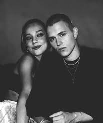 El vestido con el que ester expósito ha sorprendido en la presentación de la segunda temporada de élite. Aron Piper Ester Exposito