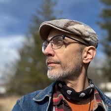 How I discovered Neil Gaiman? I love Pratchett, all his books, so I got to  Good Omens and there I saw the name Neil Gaiman, I bought the book American  Gods and