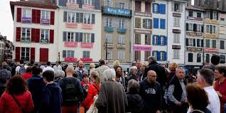 Besides being an excellent addition to any charcuterie board or cheese plate, the thinly sliced ham. A Bayonne La Foire Au Jambon 2020 Aurait Du Commencer Aujourd Hui